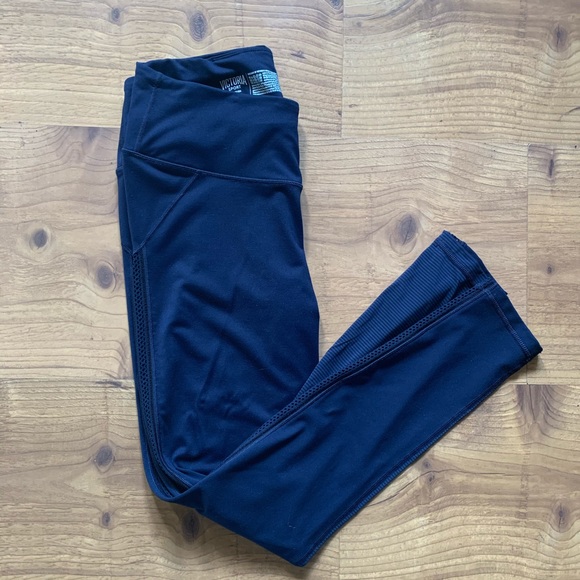 Victoria's Secret Pants - VSX Knockout leggings